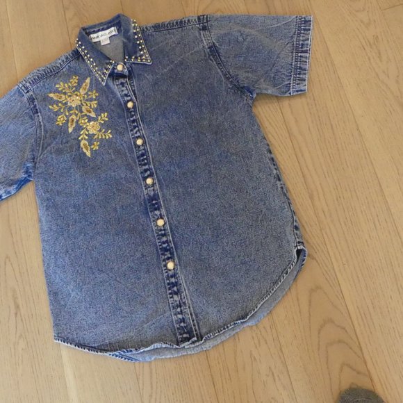 American Classics Vintage Flowers Bedazzled Short Sleeve Denim Button Down Shirt - Picture 5 of 5